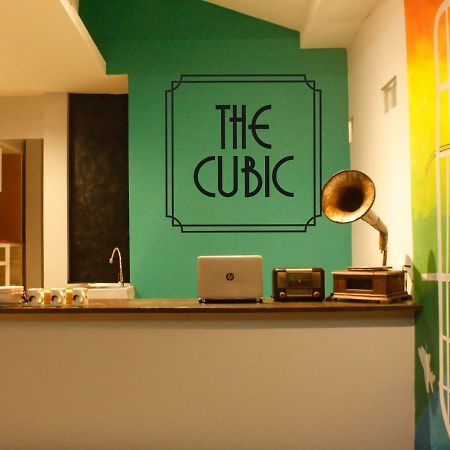 The Cubic Hostel Yogyakarta Luaran gambar