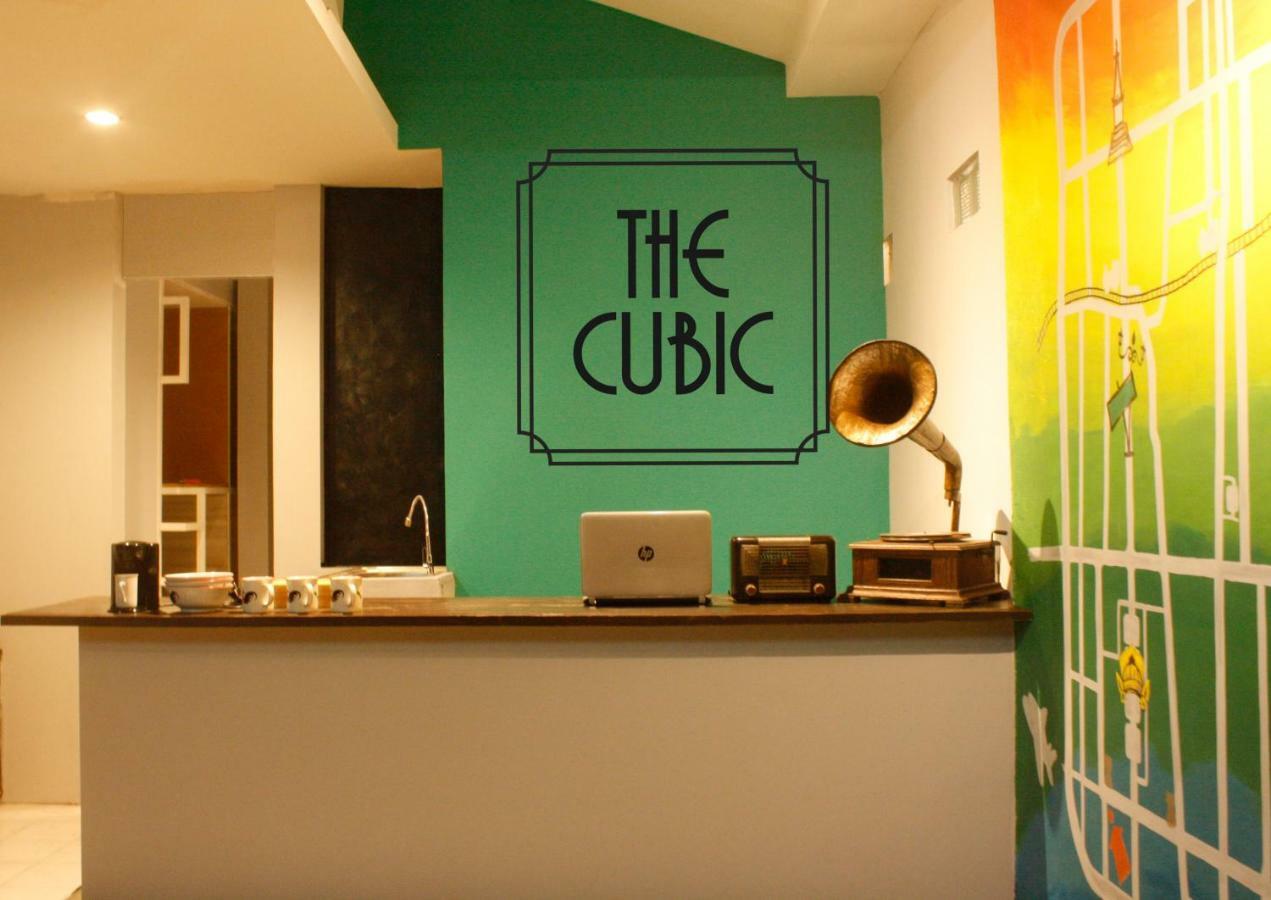 The Cubic Hostel Yogyakarta Luaran gambar